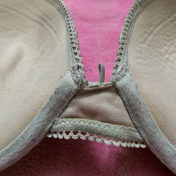 3 Victoria's Secret bras 34DD - Picture 12 of 13
